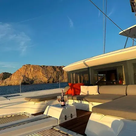 Patagonia Botel *