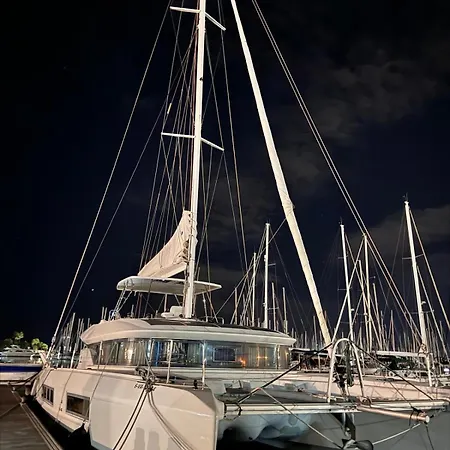 Patagonia Botel *